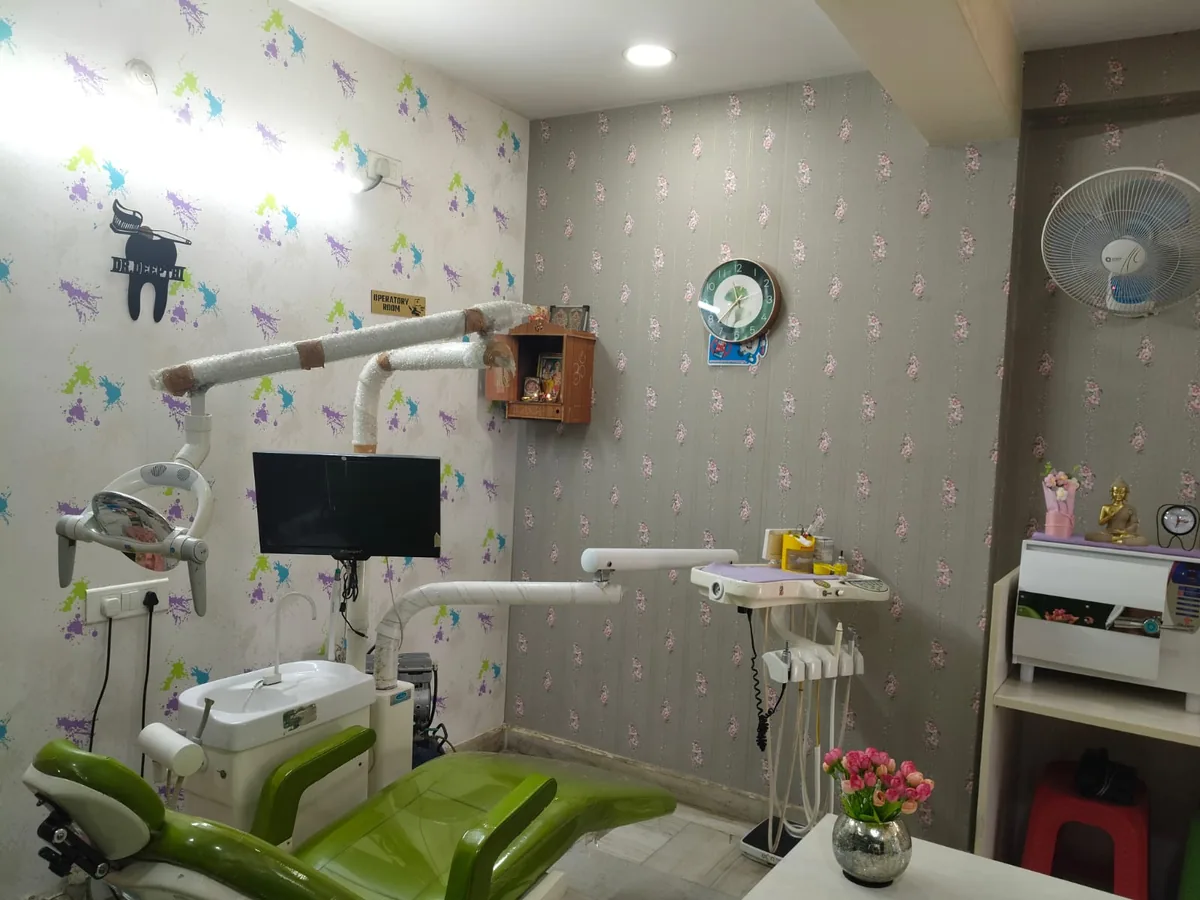 Dhanvi Dental Clinic treatment room with modern dental chair